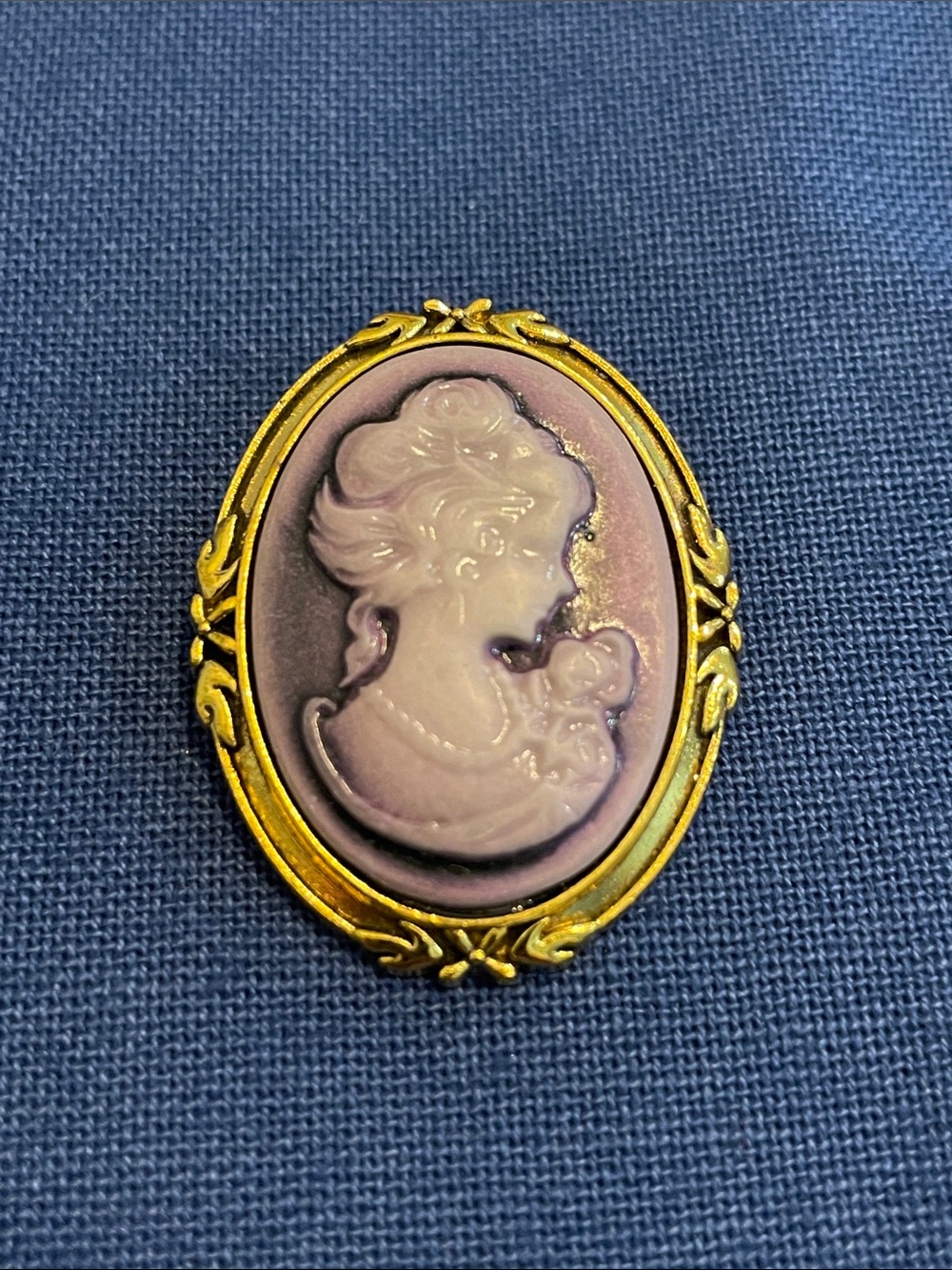 Vintage-Inspired Purple Cameo Brooch with Gold Frame